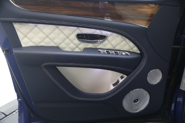 Used 2022 Bentley Bentayga V8 for sale $129,900 at Miller Motorcars Aston Martin in Greenwich CT 06830 16