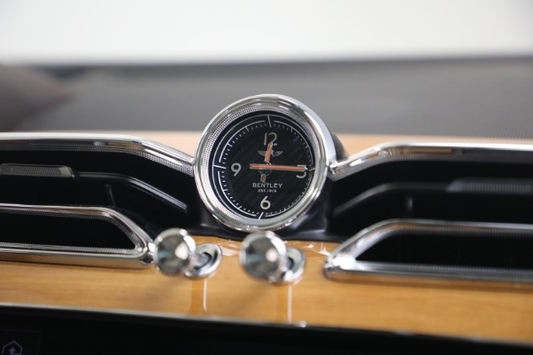 Used 2021 Bentley Bentayga V8 for sale $119,900 at Miller Motorcars Aston Martin in Greenwich CT 06830 24