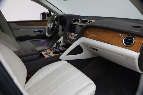 Used 2021 Bentley Bentayga V8 for sale $119,900 at Miller Motorcars Aston Martin in Greenwich CT 06830 25