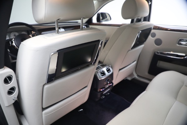 Used 2014 Rolls-Royce Ghost for sale $139,900 at Miller Motorcars Aston Martin in Greenwich CT 06830 25
