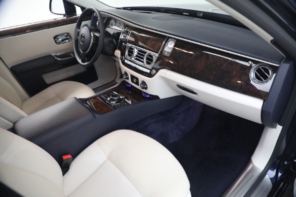 Used 2014 Rolls-Royce Ghost for sale $139,900 at Miller Motorcars Aston Martin in Greenwich CT 06830 26