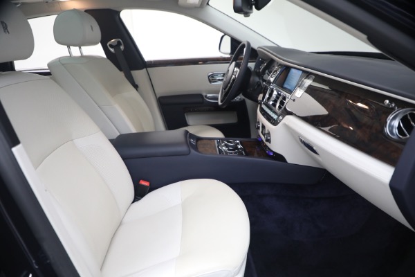 Used 2014 Rolls-Royce Ghost for sale $139,900 at Miller Motorcars Aston Martin in Greenwich CT 06830 28