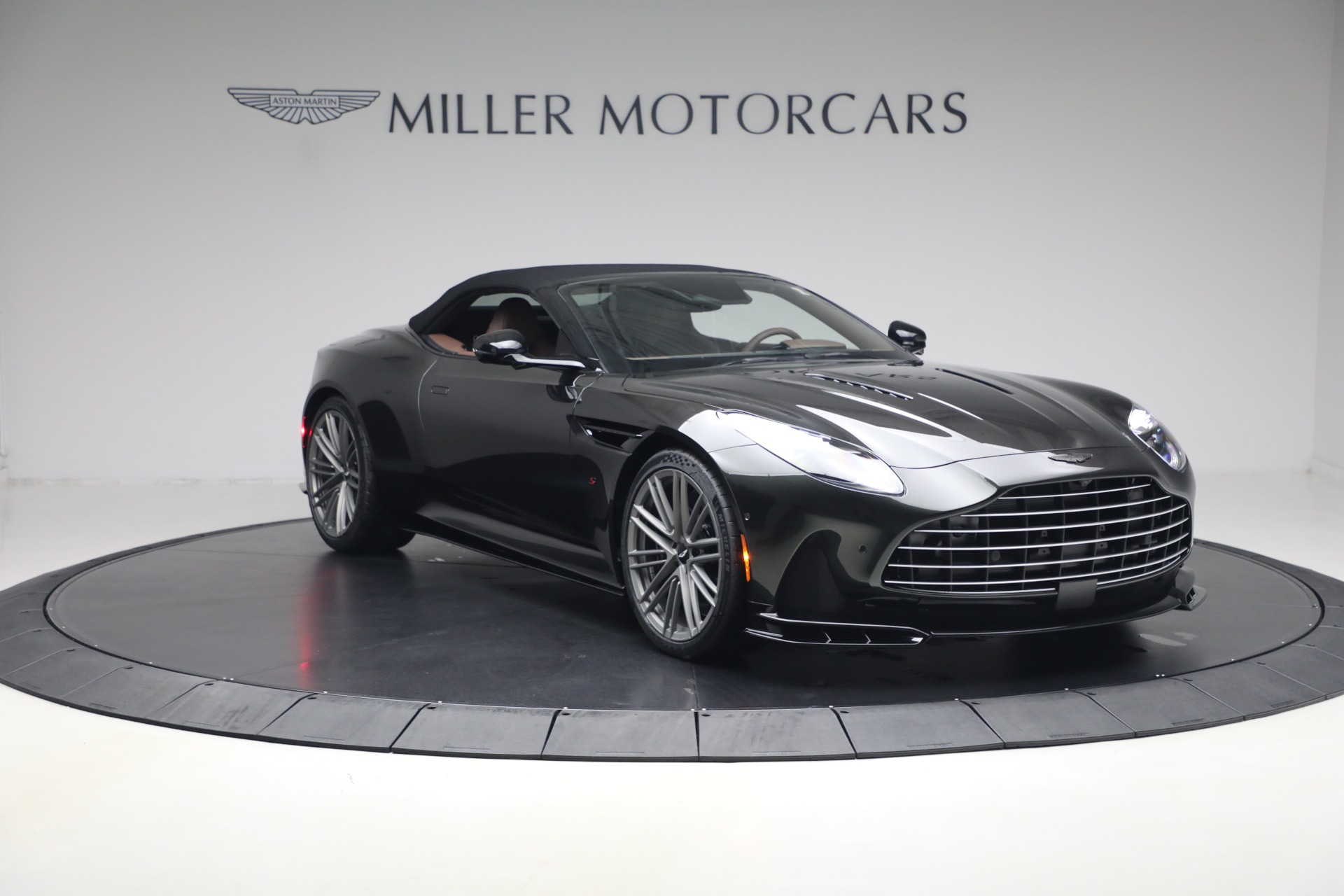 2026 Aston Martin DB12 Base - Photo 23