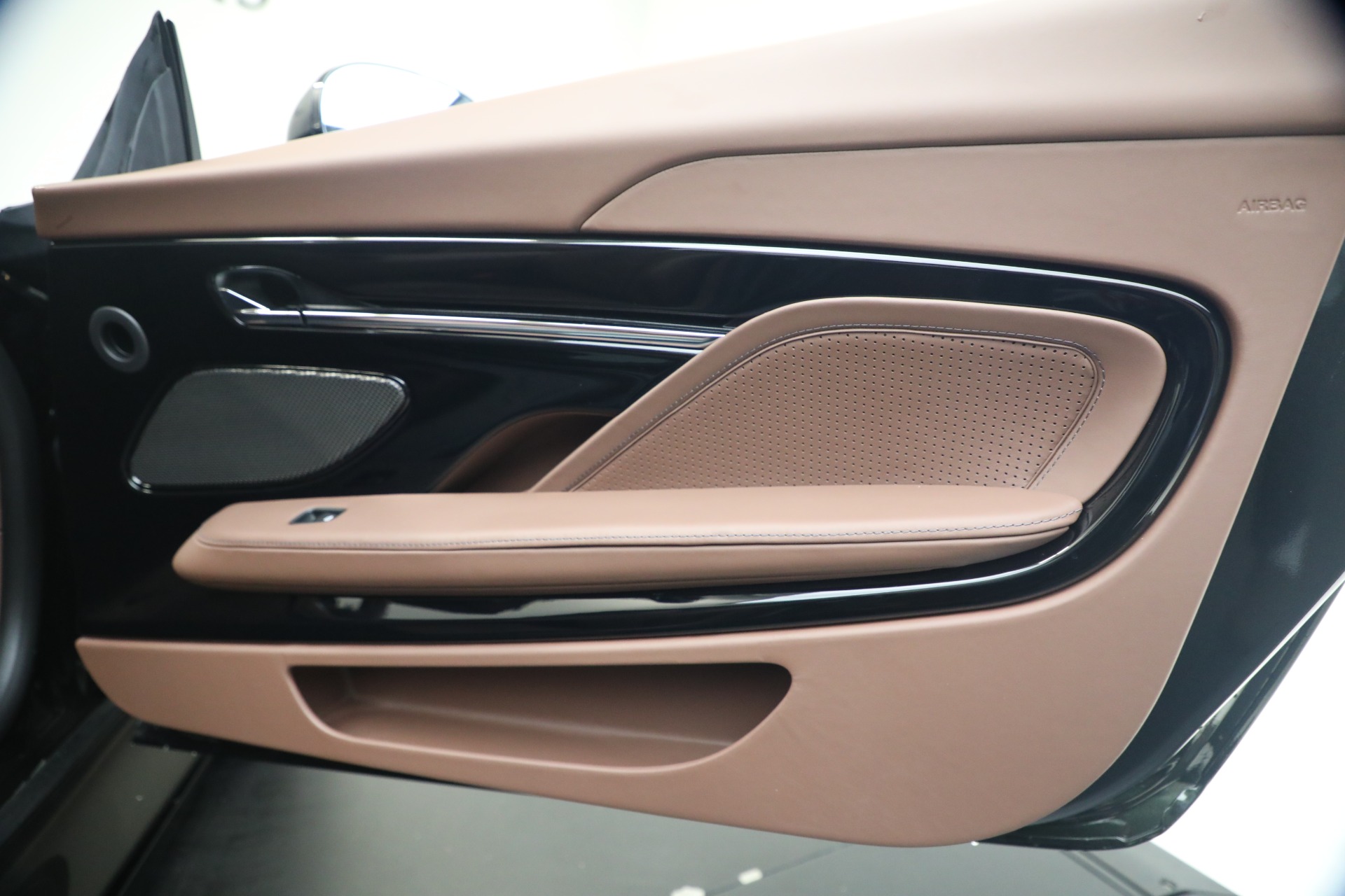 2026 Aston Martin DB12 Base - Photo 29