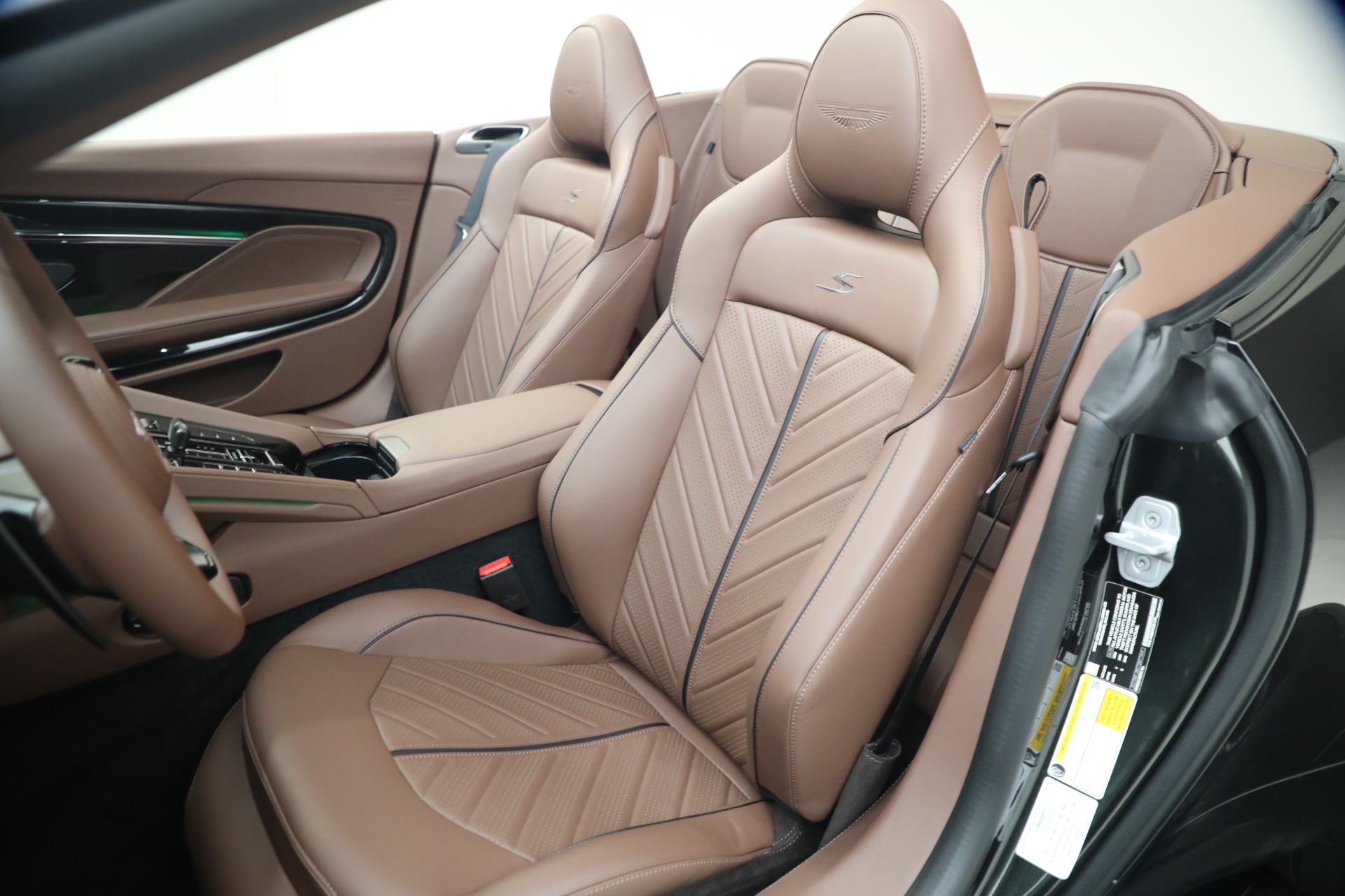 2026 Aston Martin DB12 Base - Photo 30