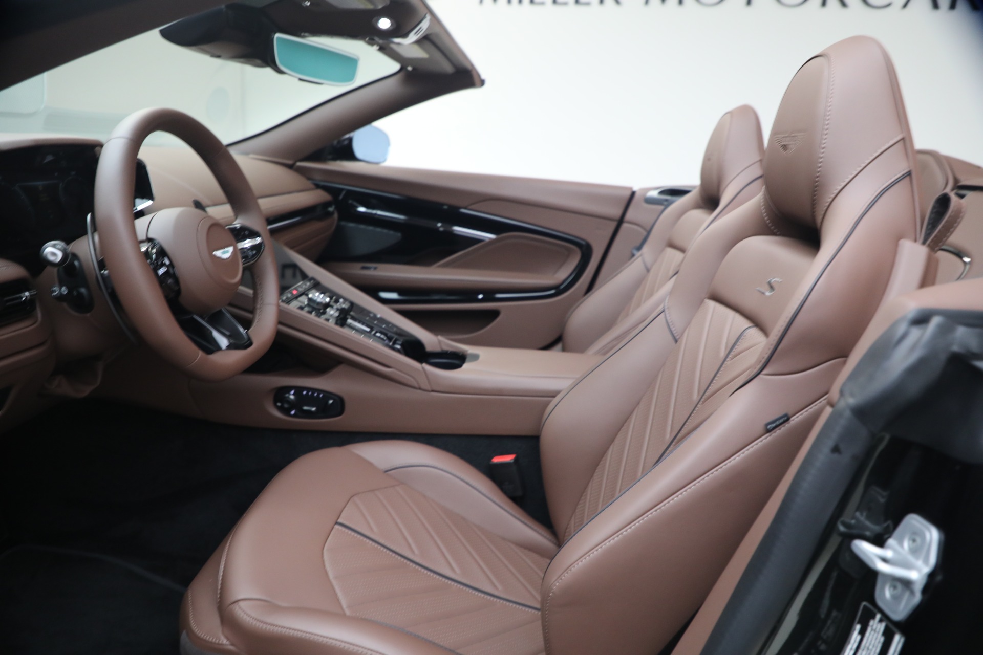 2026 Aston Martin DB12 Base - Photo 31