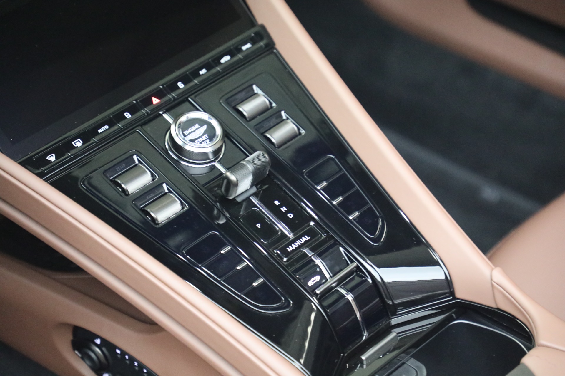 2026 Aston Martin DB12 Base - Photo 34