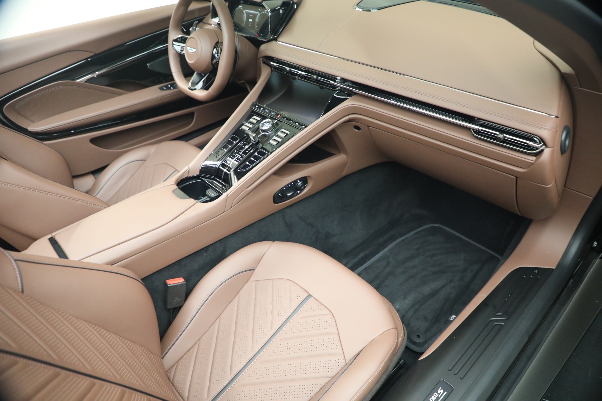 2026 Aston Martin DB12 Base - Photo 35
