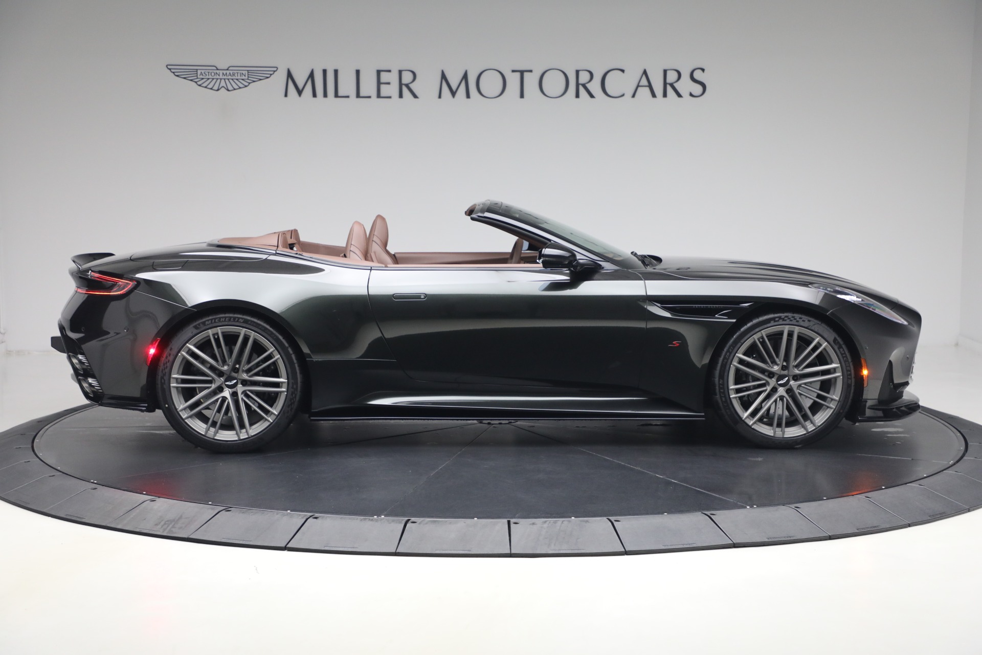 2026 Aston Martin DB12 Base - Photo 9