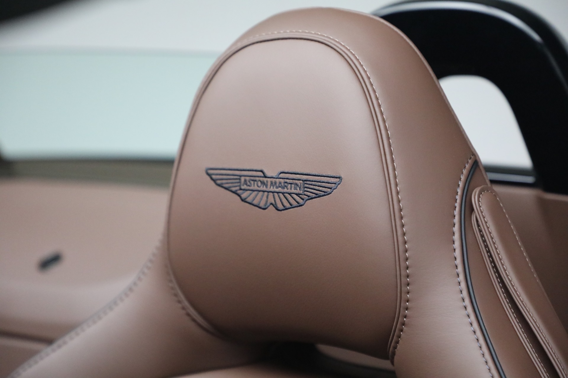 2026 Aston Martin Vantage Base - Photo 35