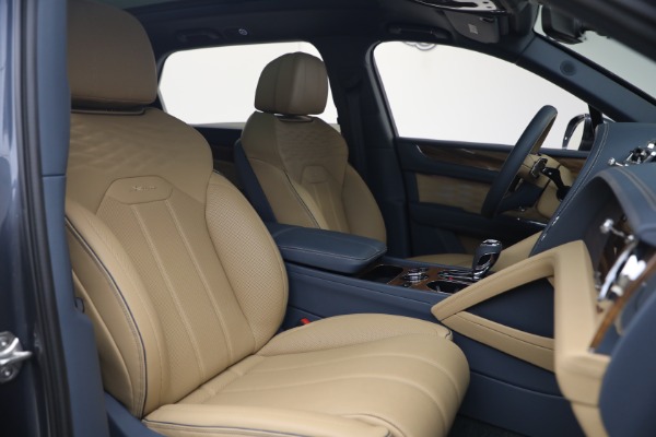 Used 2026 Bentley Bentayga EWB Azure V8 for sale $279,900 at Miller Motorcars Aston Martin in Greenwich CT 06830 28