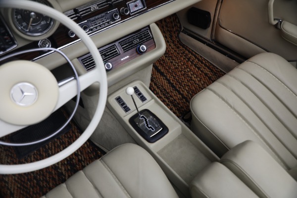 Used 1971 Mercedes-Benz 280SE 3.5 Cabriolet for sale $475,000 at Miller Motorcars Aston Martin in Greenwich CT 06830 25