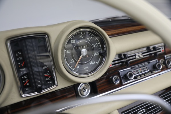 Used 1971 Mercedes-Benz 280SE 3.5 Cabriolet for sale $475,000 at Miller Motorcars Aston Martin in Greenwich CT 06830 26