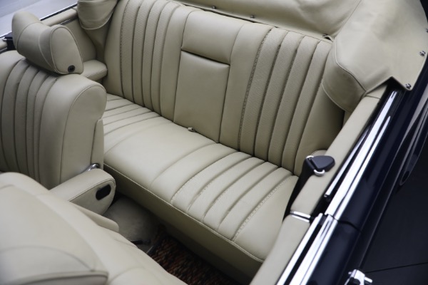 Used 1971 Mercedes-Benz 280SE 3.5 Cabriolet for sale $475,000 at Miller Motorcars Aston Martin in Greenwich CT 06830 28