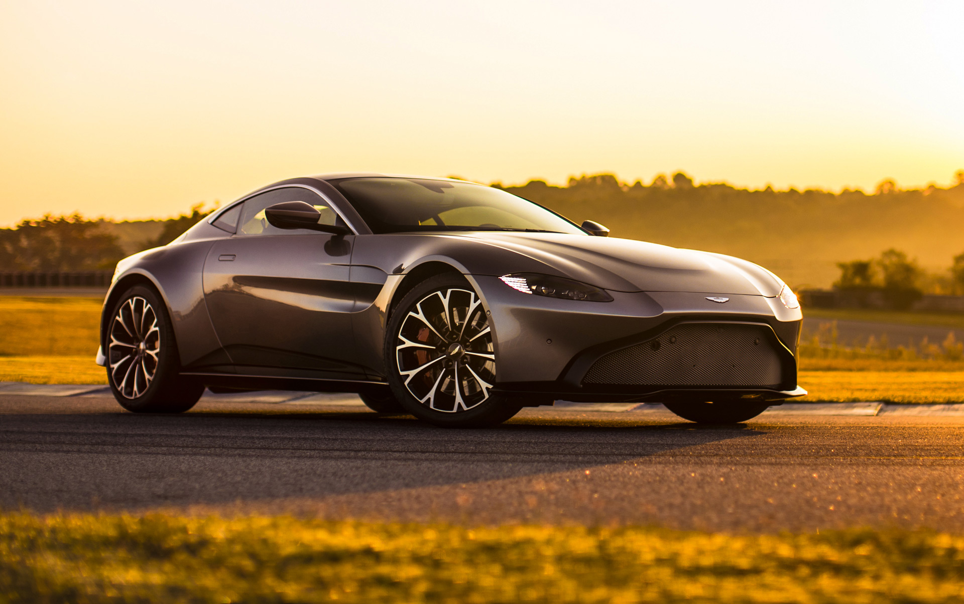 aston martin vantage exterior