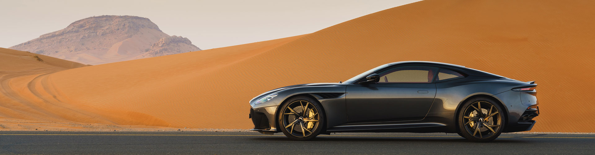 aston martin dbs Superleggera exterior